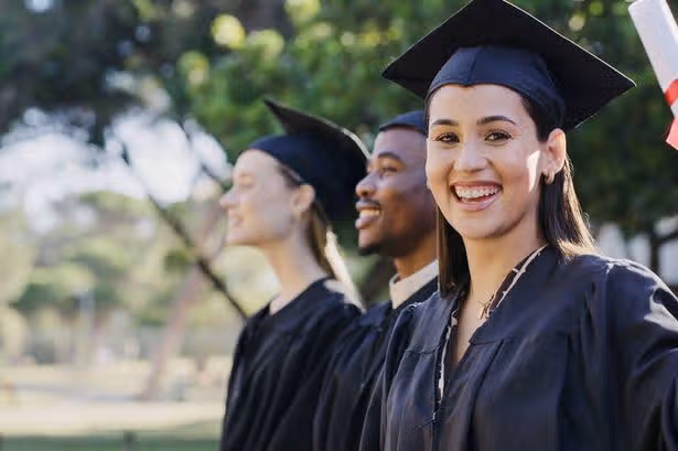 Examen majeur des universités du pays de Galles annoncé après des années de réductions