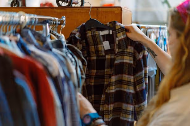 note de 4 mots trouvée dans le magasin de charité nounours laisse le coeur étranger brisé