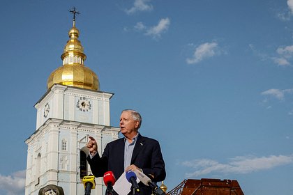 FT: Graham planned to introduce new sanctions against Russia after a trip to Kiev