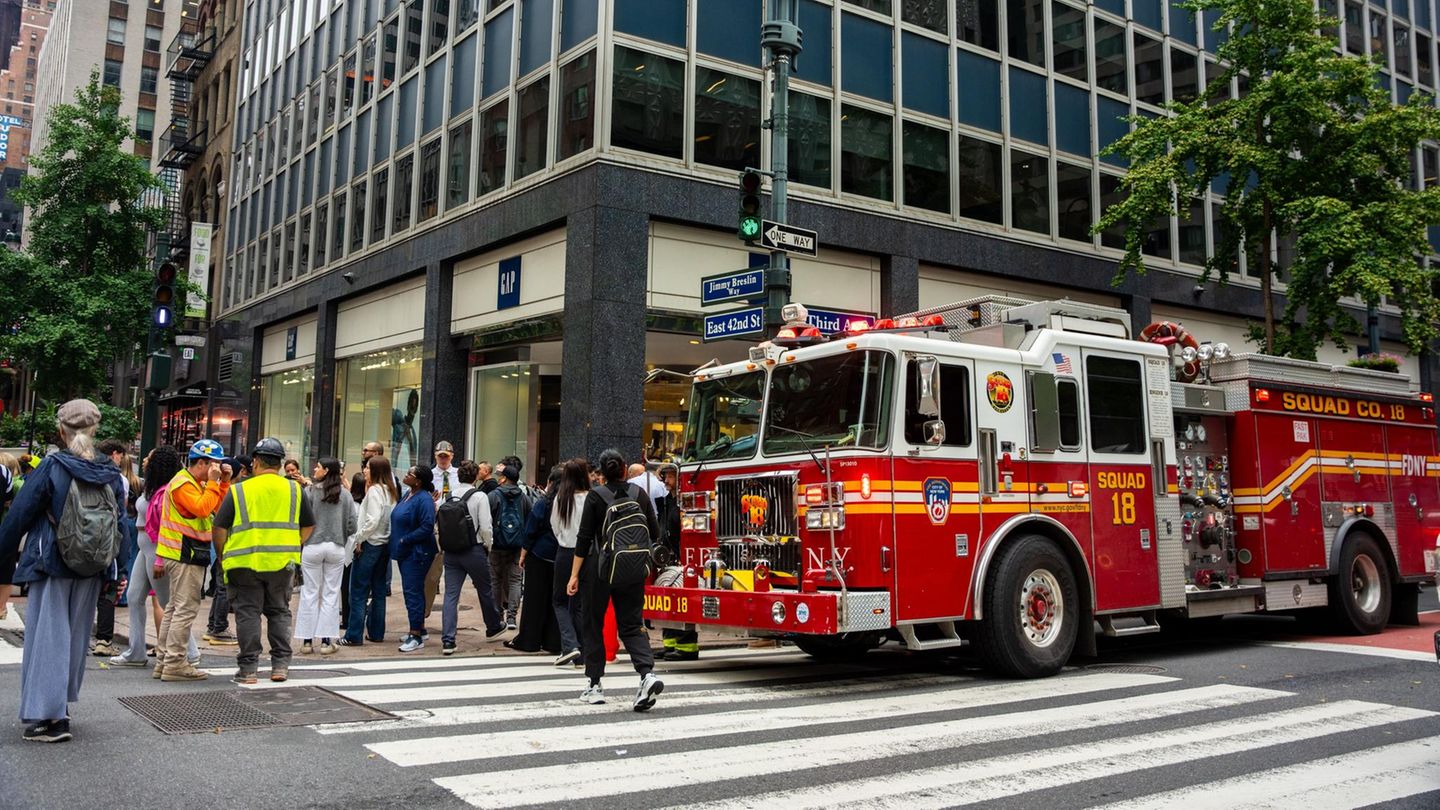 Evacuation: High-rise building in New York at risk of collapse