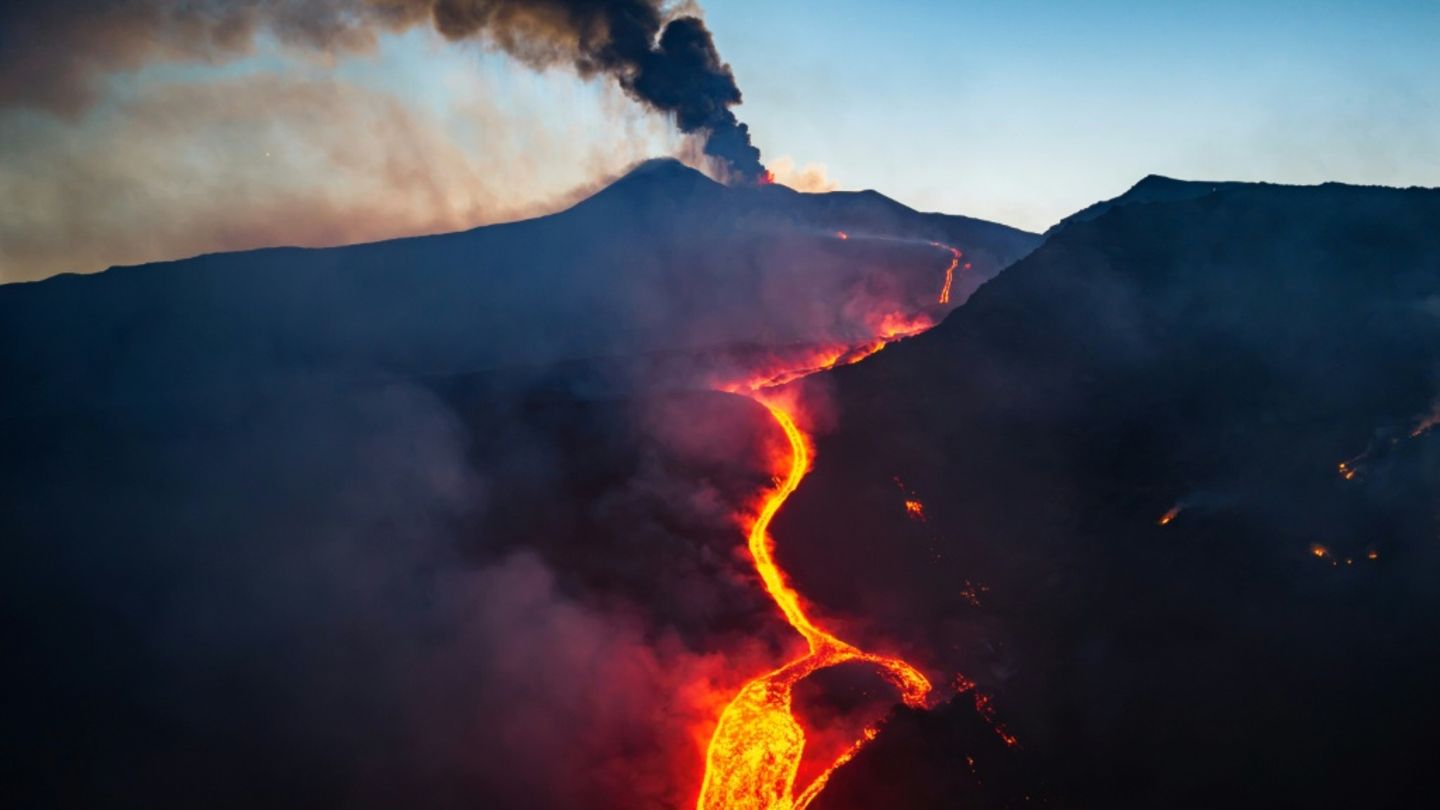 Éruption volcanique: l'aéroport rouvre en Sicile