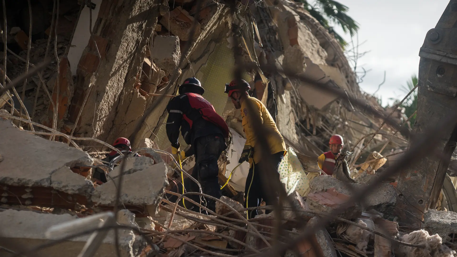 The missing by the earthquakes could be 50,000, according to figures handled by the UN