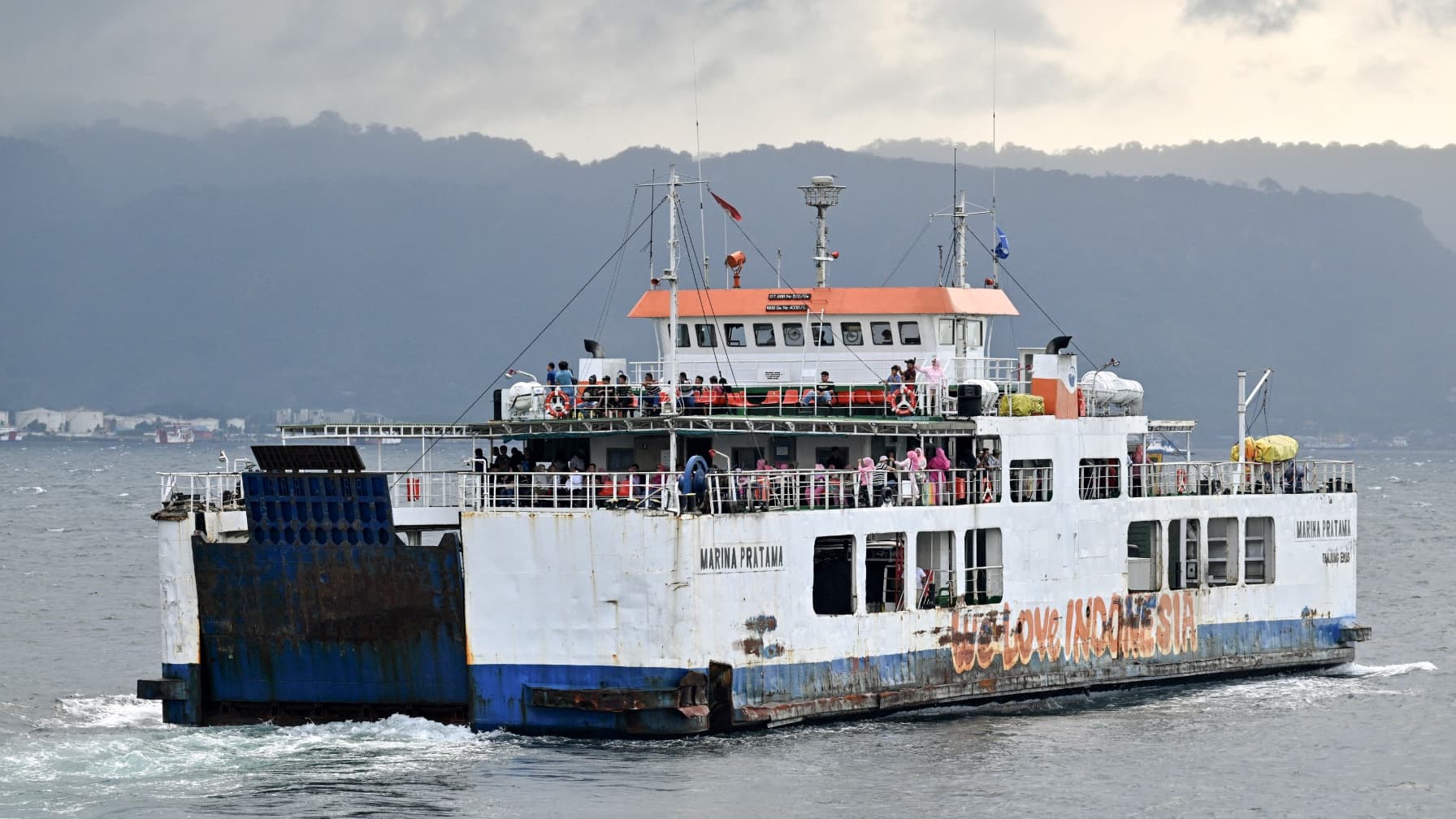 Cinco muertos, 41 desaparecidos en Indonesia