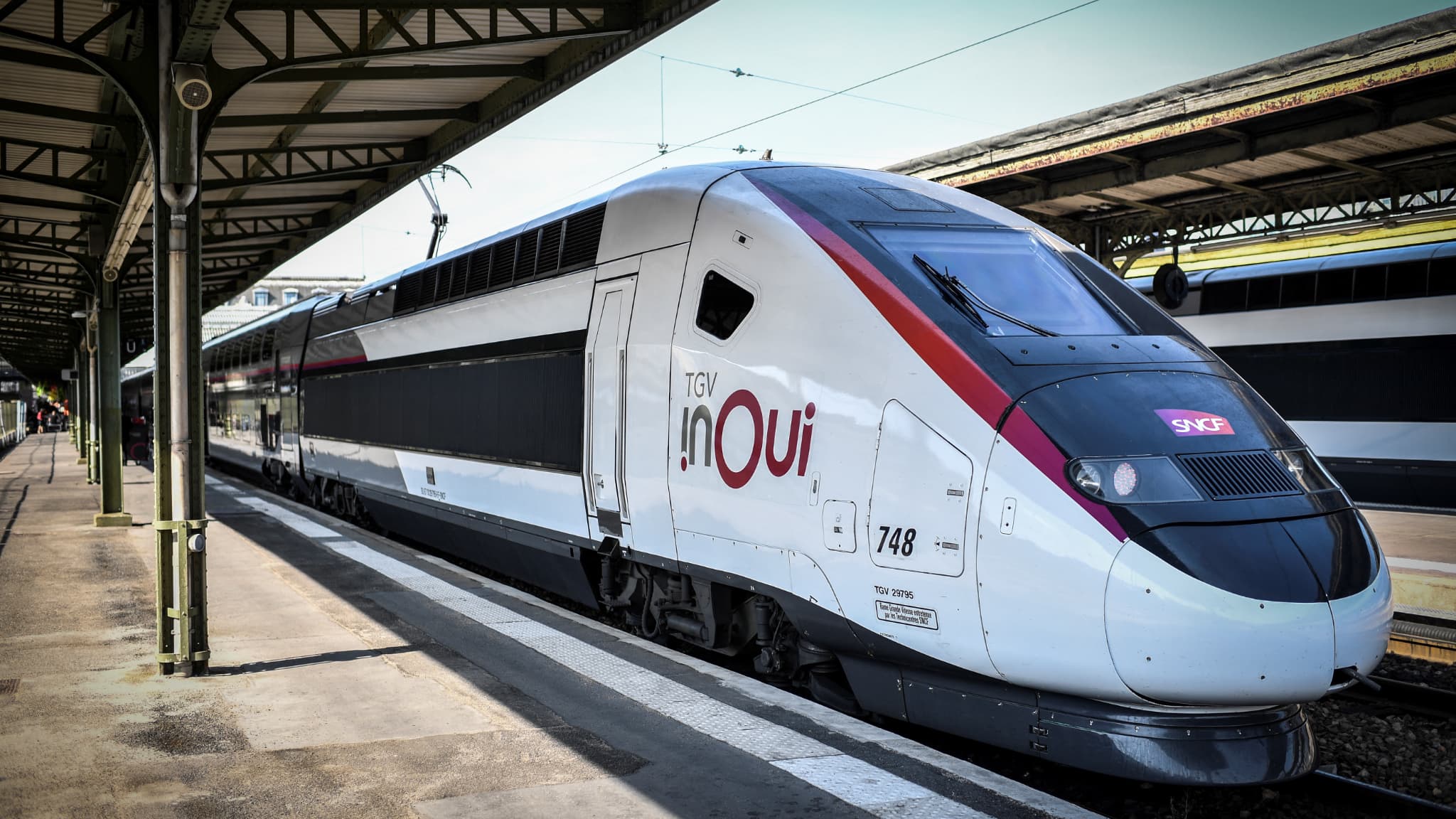 New fire paralyzes SNCF traffic south-east of Paris, up to 3h40 late on TGV