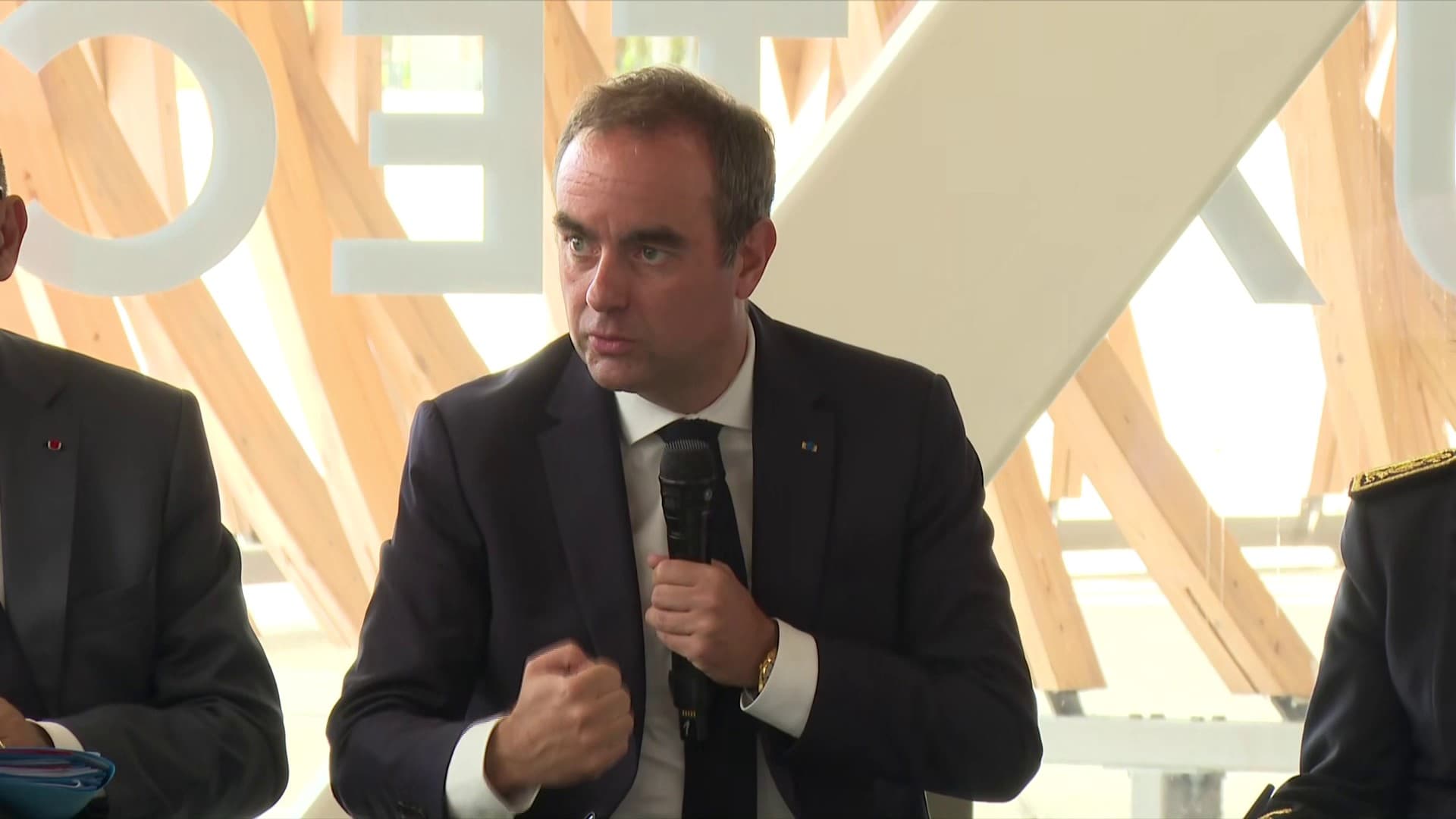 Sébastien Lecornu assure n'avoir "rien à cacher" et dénonce des dérives "un peu complotistes"