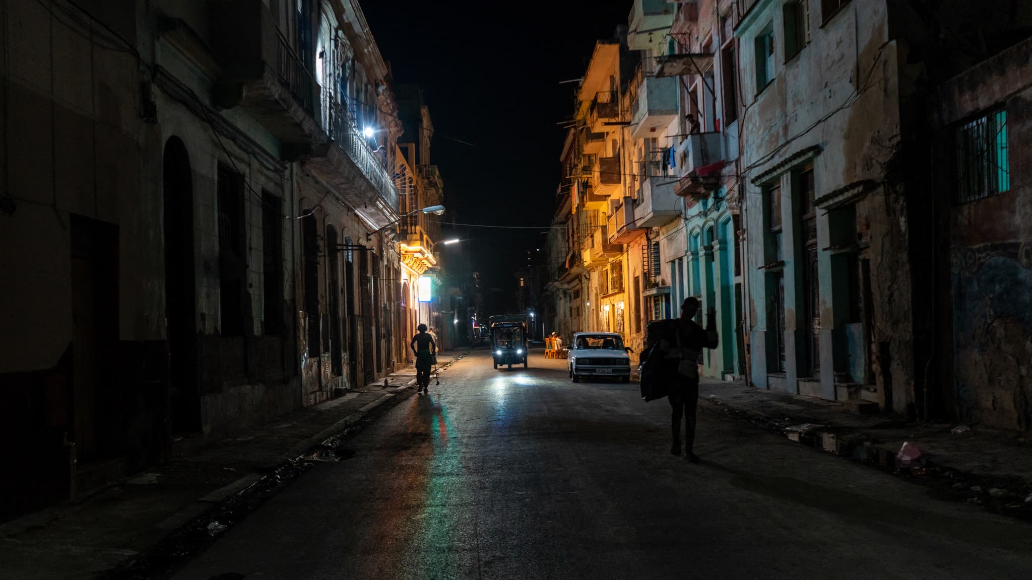 After a critical weekend, Cuba suffers a total blackout