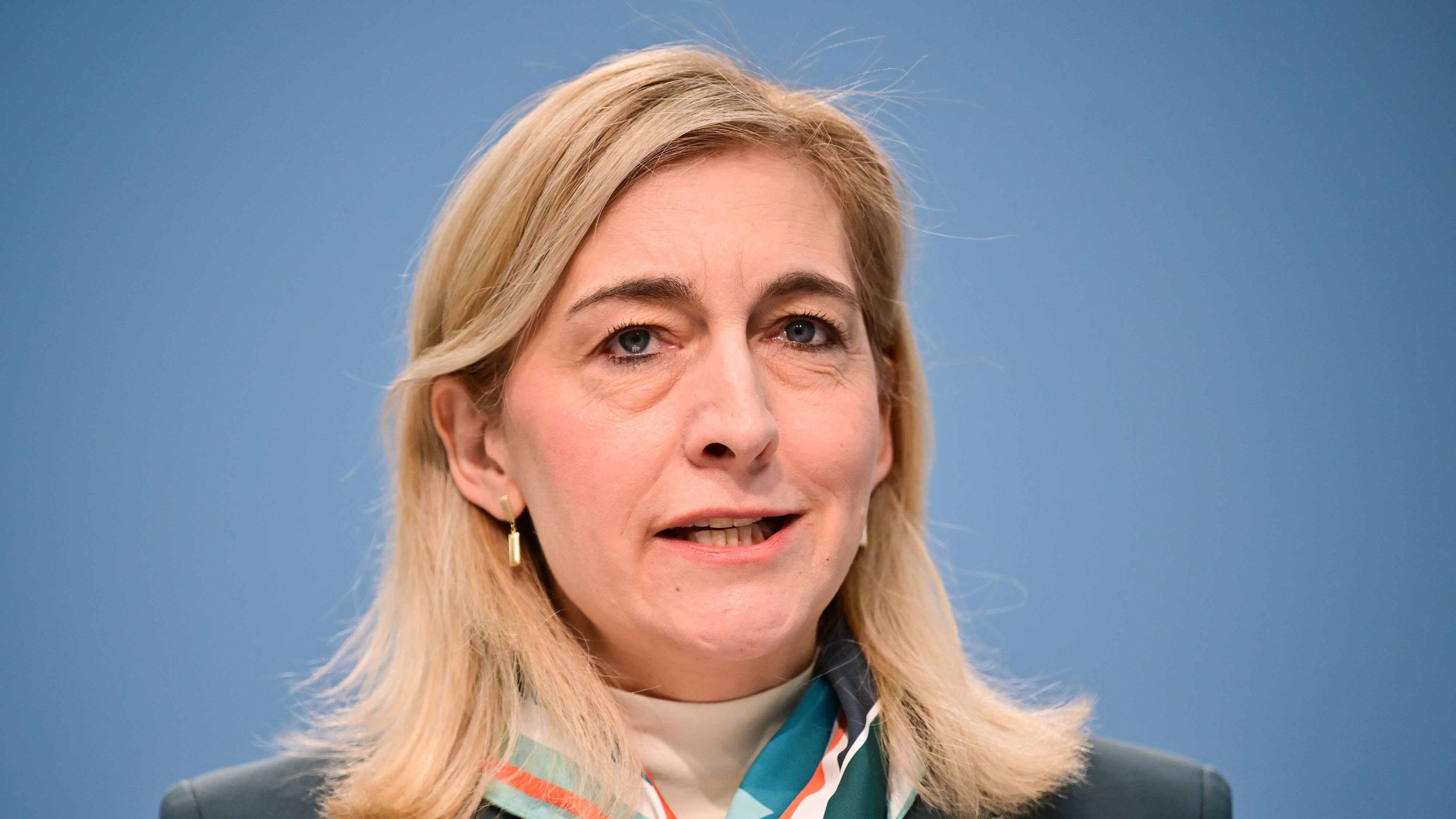 Health insurance: Opposition calls constitutional court because of Warken's savings law