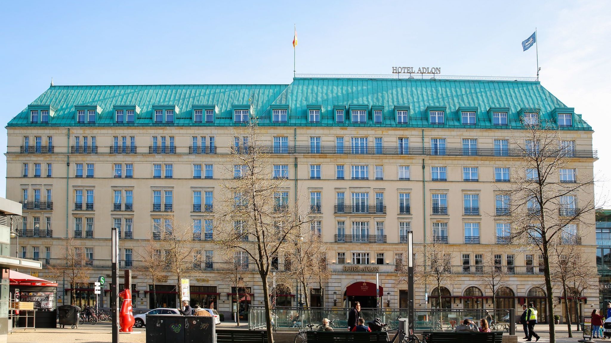 Hotel de lujo en Pariser Platz: Accionistas críticos contra la venta de Adlon