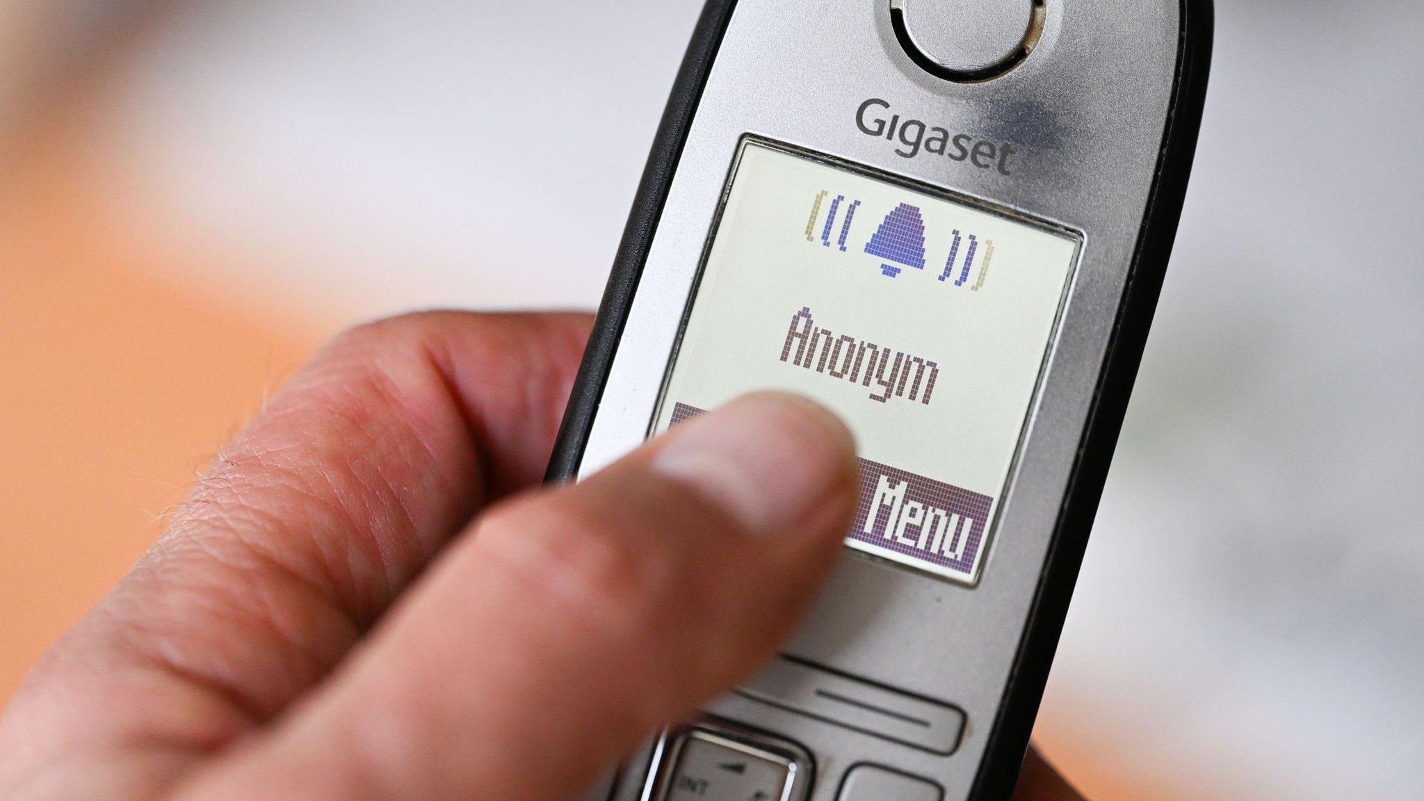 Gambling or electricity tariff: Anger over banned advertising calls gets even bigger