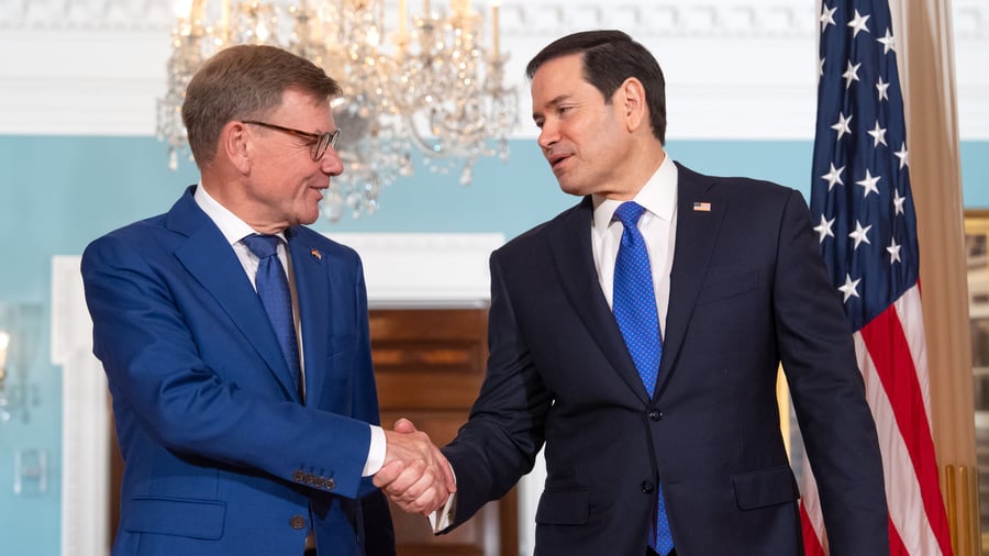 “Mr. Secretary” and “Johaaan Wadepool” – Germany’s last line into the White House?