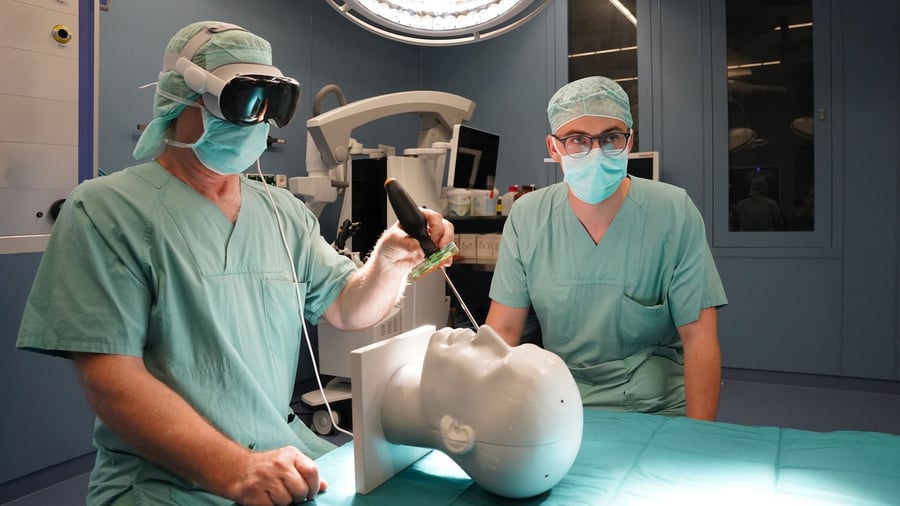 Apple Vision Pro: Apple data glasses: flop in the living room - triumphant march in the operating room
