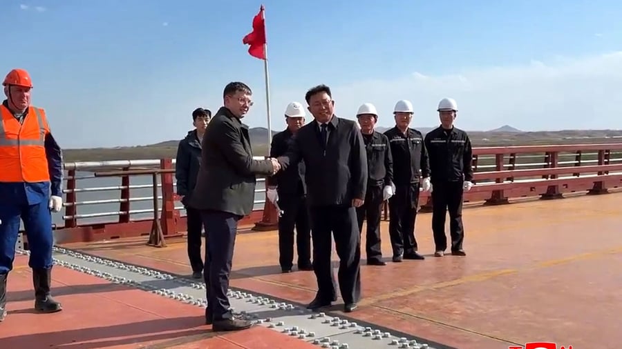 Far East: Russia and North Korea open first road link