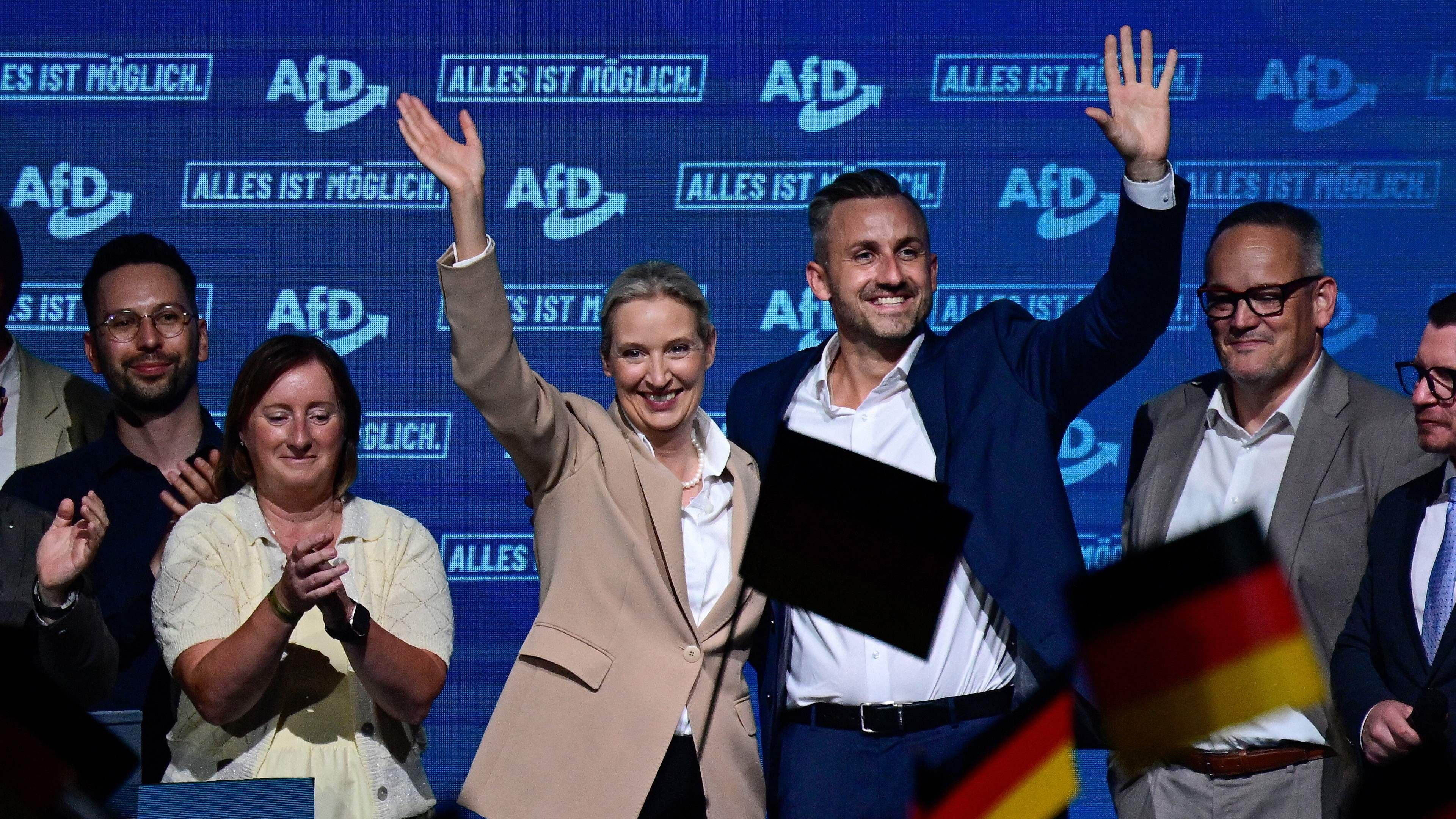 State elections: Hellblaue Herzen, Germany flags, cheers: How Weidel staged the AfD change of power in Saxony-Anhalt