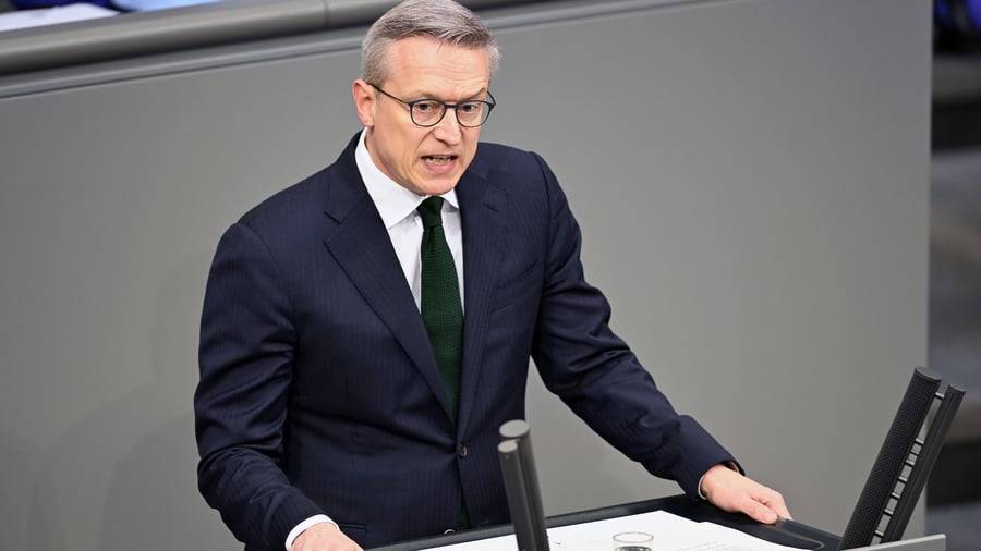 Gouvernement fédéral : renseignement humain ou IA ? Comment les discours des ministres se lèvent