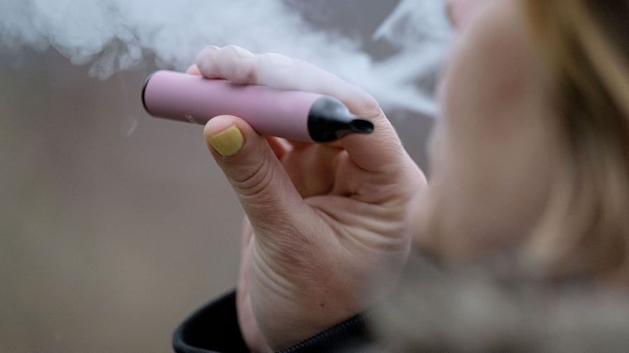 No Fumar: Cambiar a cagarrillos de E Puede Facilizar la Cesación del Fumador