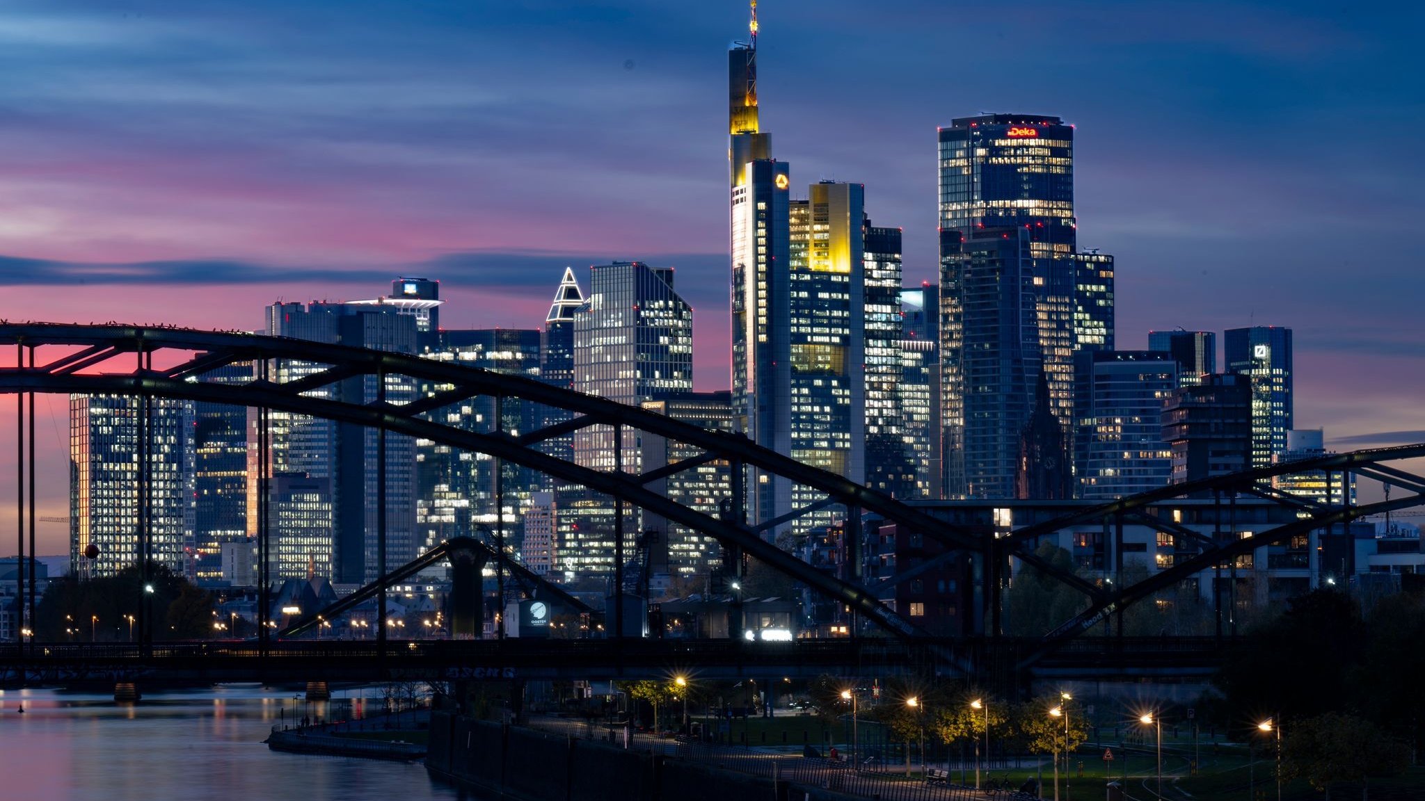 Supervision: Private banks demand more speed with banking rules from Brussels
