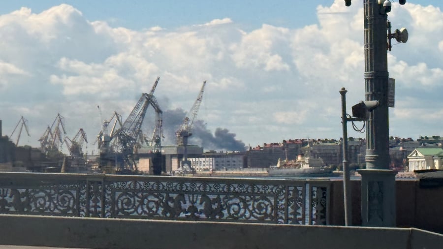 +++ Ukraine war +++: Ukraine attacks Russian oil facilities near St. Petersburg
