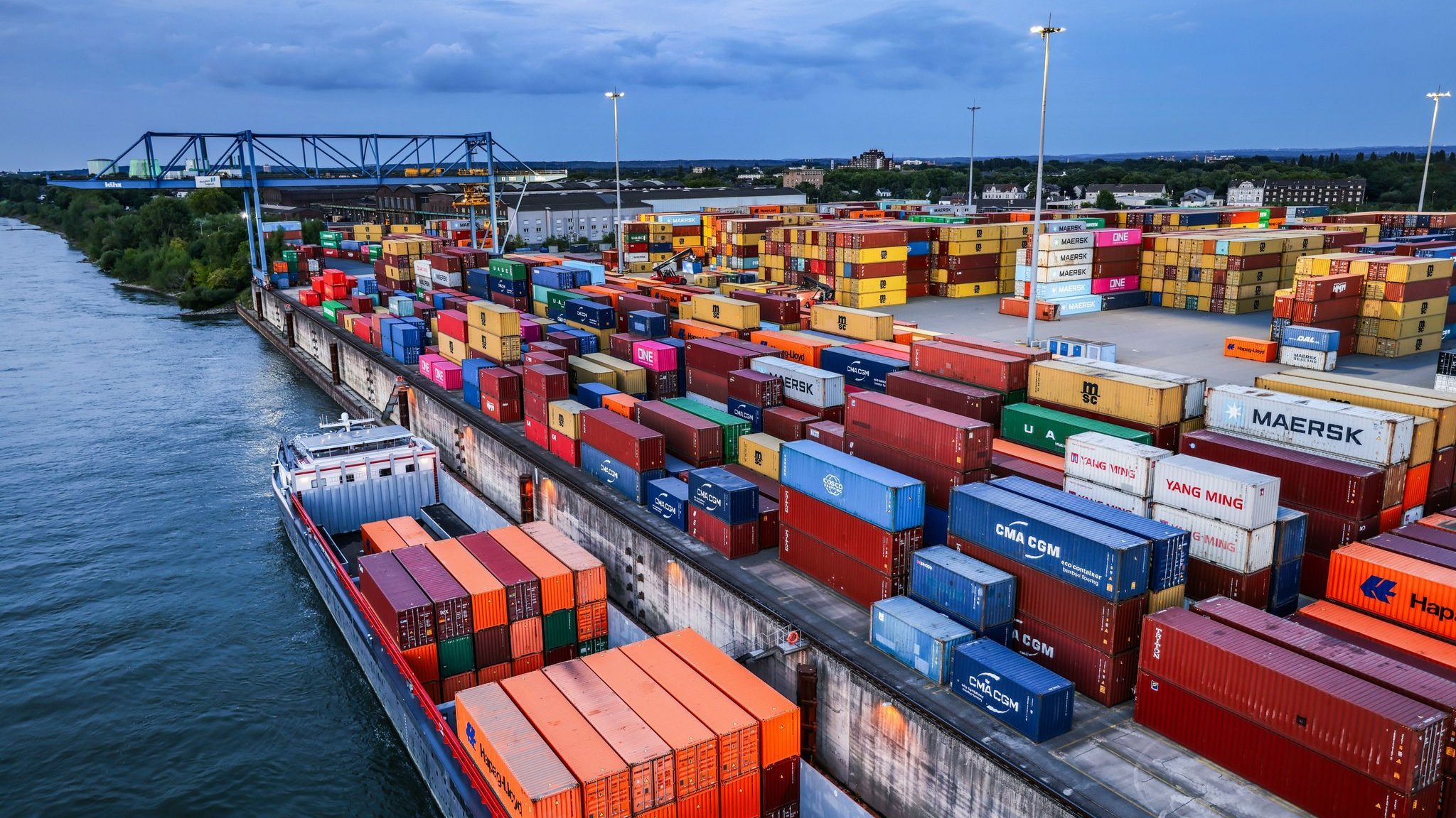 Industry: Order intake grows stronger than expected