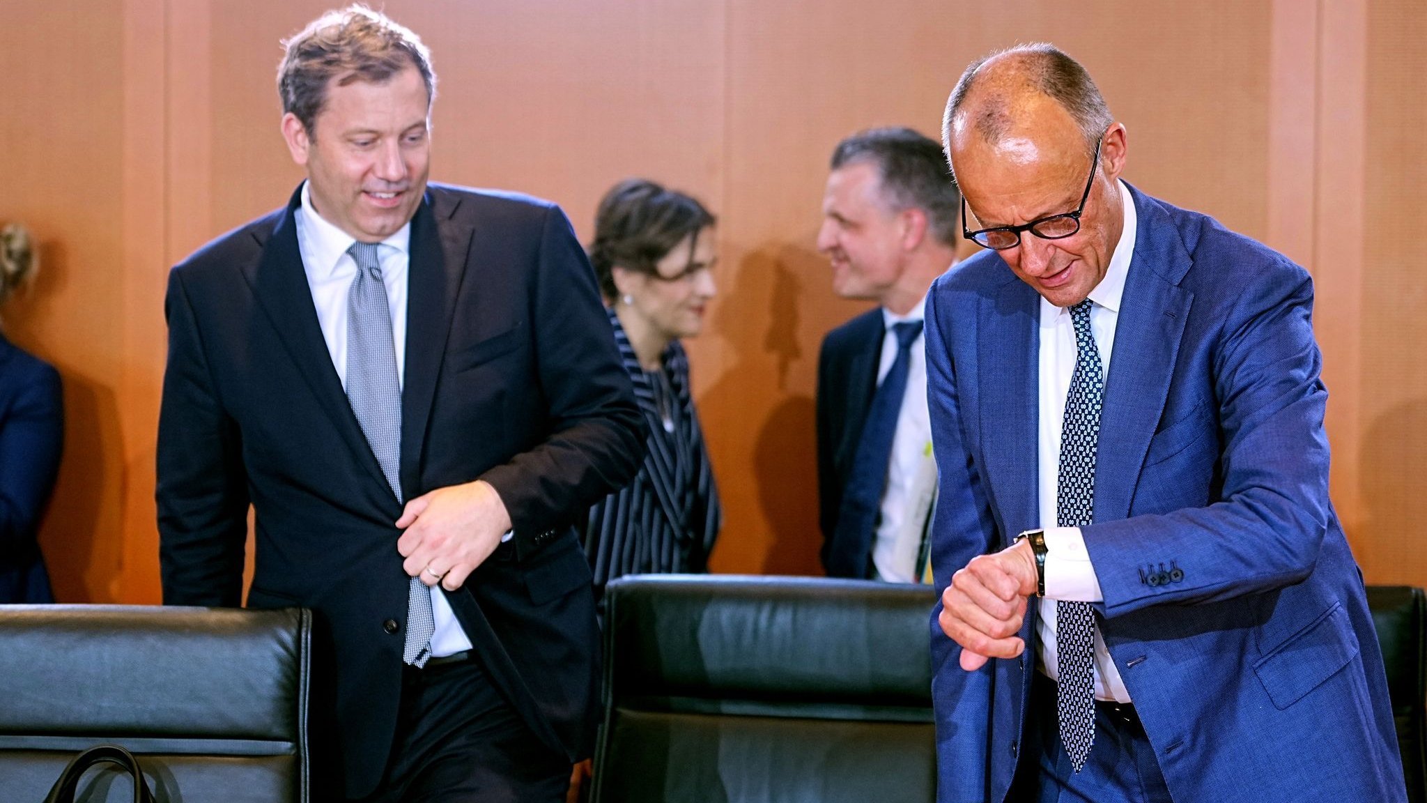 Higher spending and more debt: Cabinet approves draft budget 2027