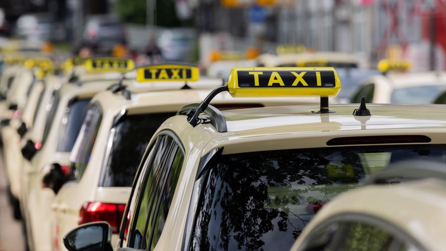 Transport services: Taking a taxi - a question of price?