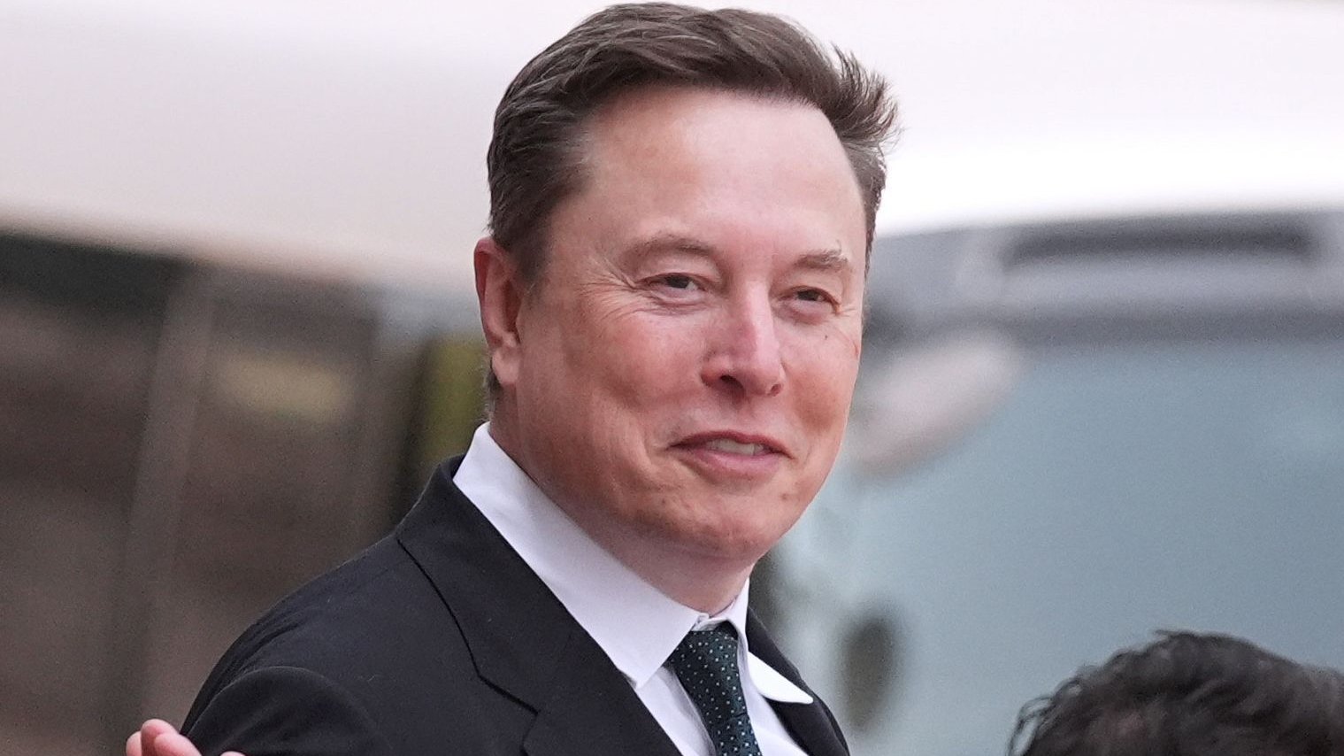 Twitter: Judge approves controversial Musk deal with stock market regulator