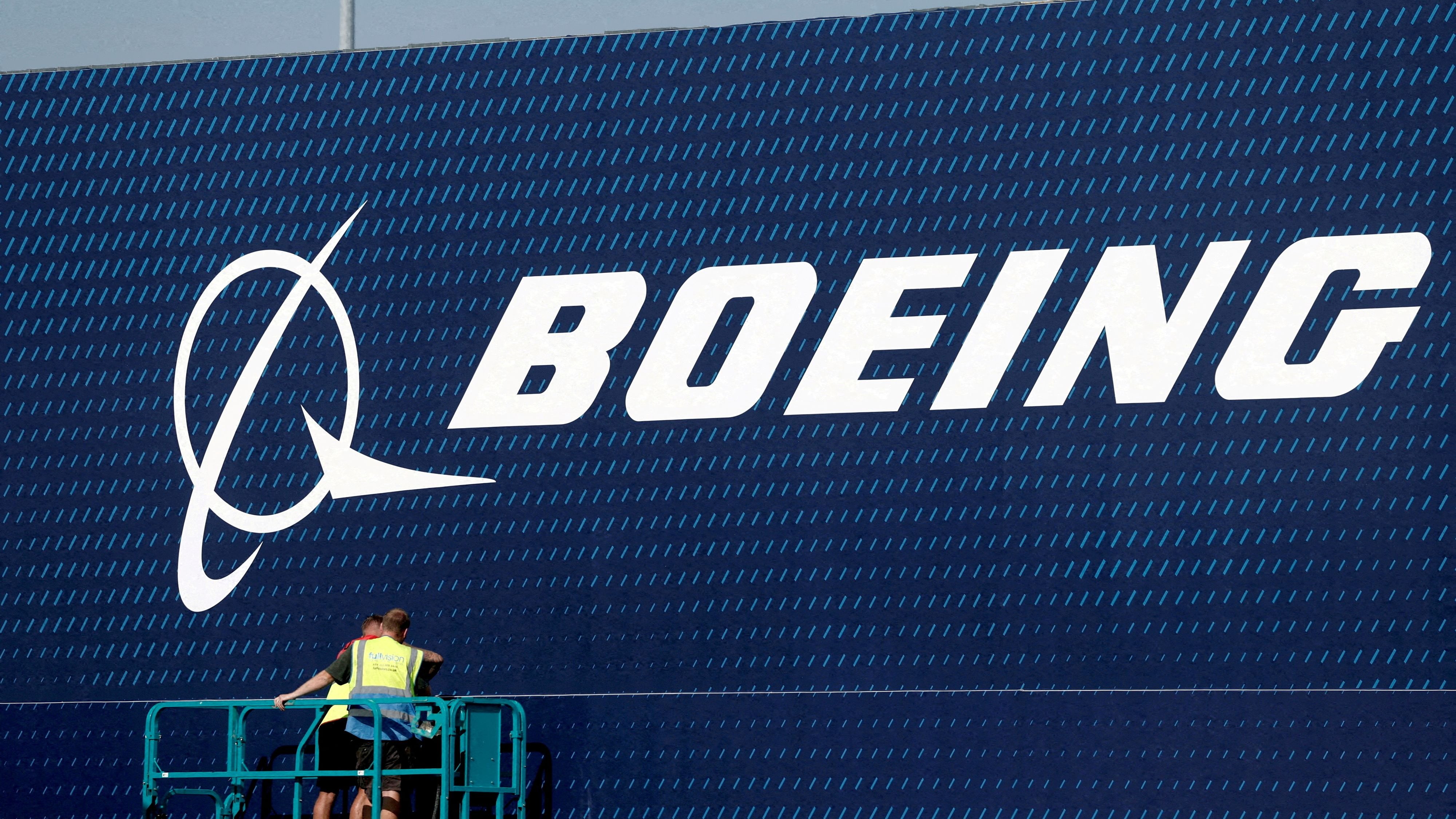 Aircraft: Navy collects debris from Boeing – search for crew