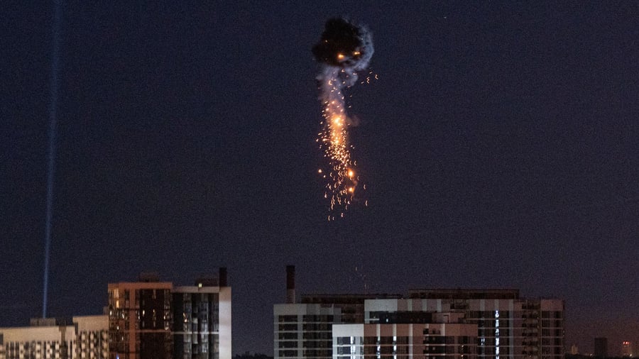 Ukraine war: Russia flies new air strikes on Ukraine