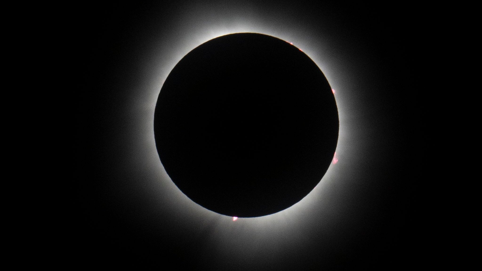 Sky spectacle: Eclipse solaire totale commencée en Espagne