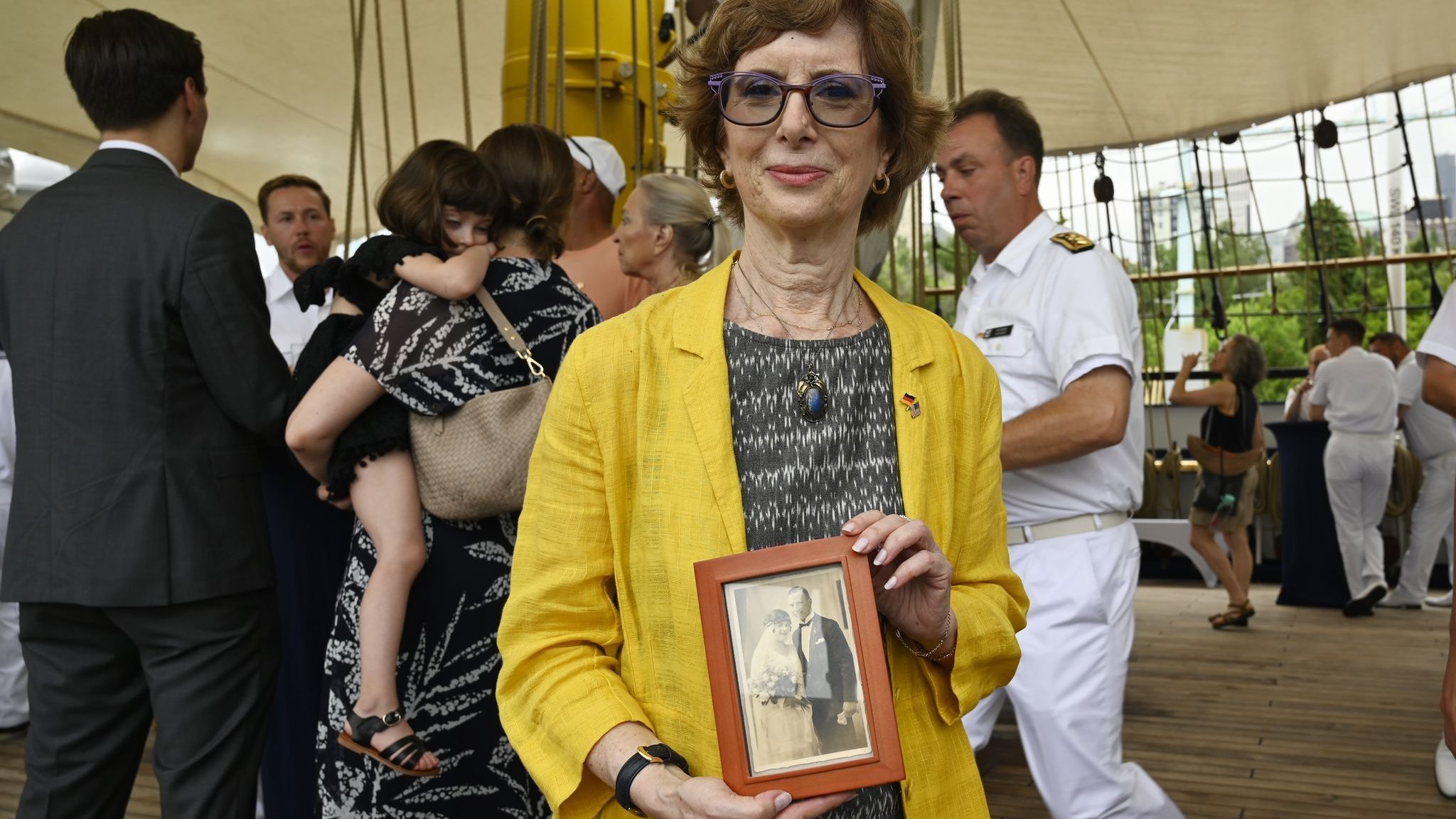 Naturalization: “We are coming back” Why New York Jews become Germans