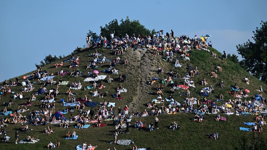 Sky spectacle: Eclipse solaire partielle commencée en Allemagne