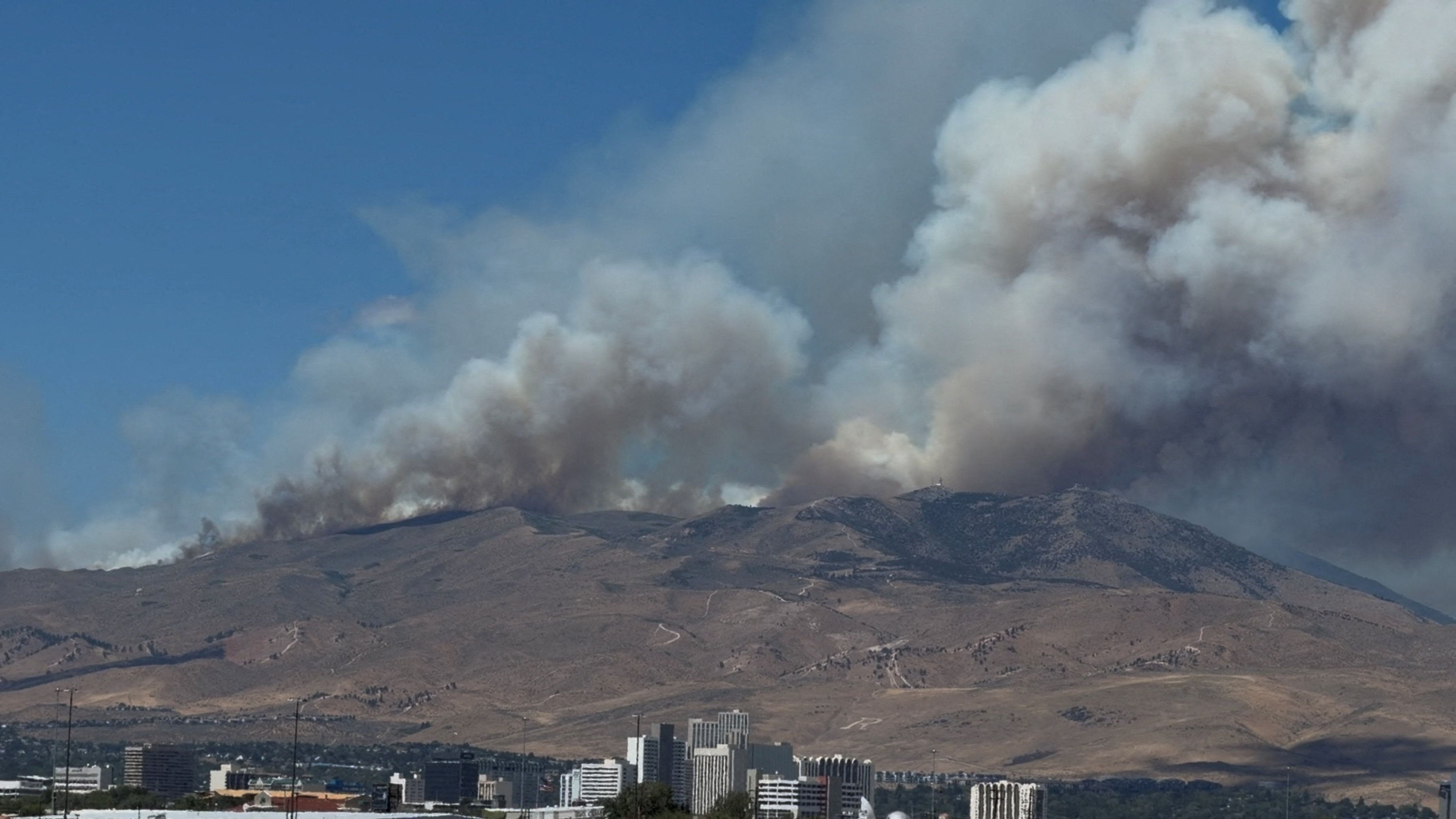 Tens of thousands to be evacuated due to fires in Nevada
