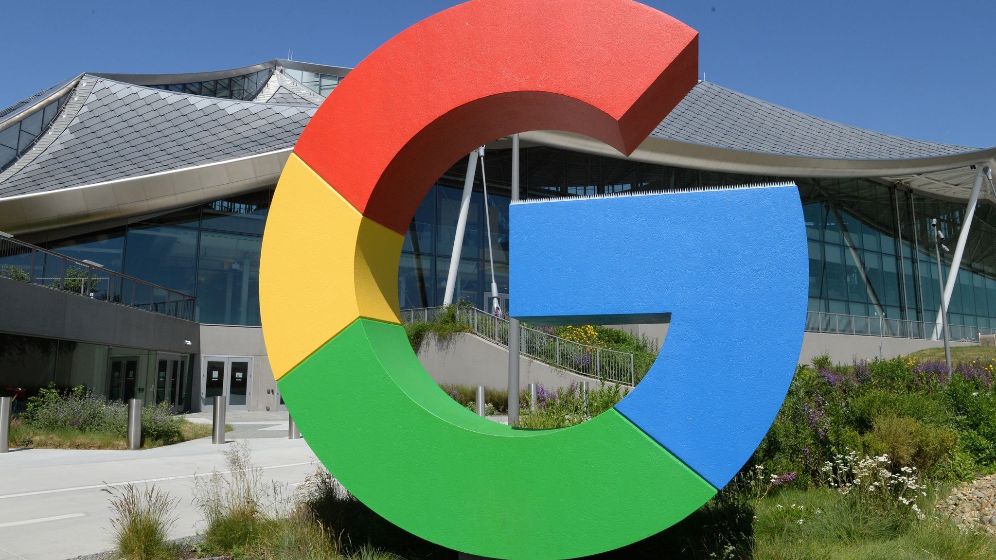 Mobile phones and competition: Swiss competition authorities investigate against Google