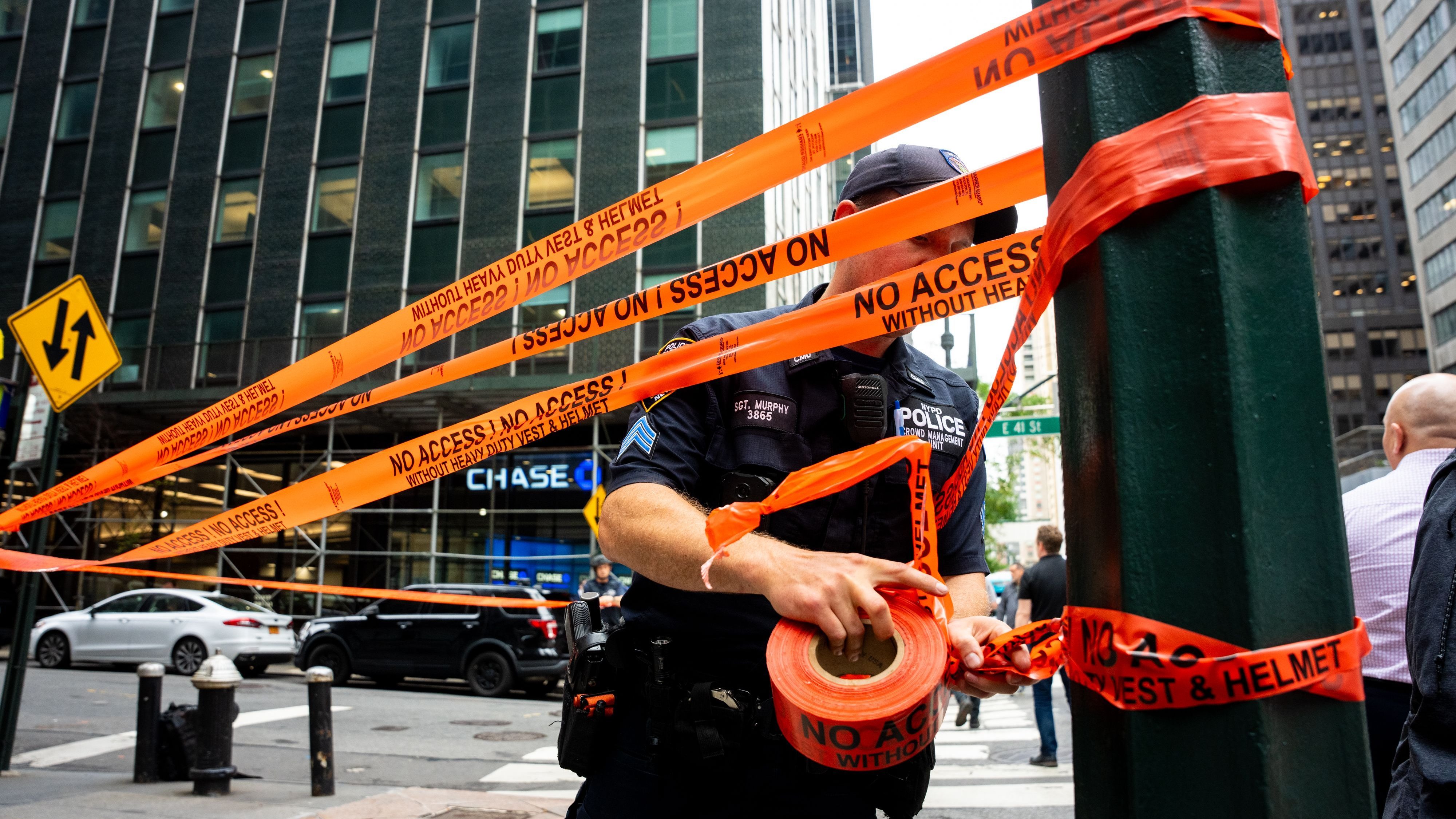 New York: Manhattan high-rise cleared due to risk of collapse