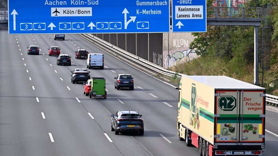 En raison de l'eau basse: interdiction de conduire suspendue - premiers camions rouler le dimanche
