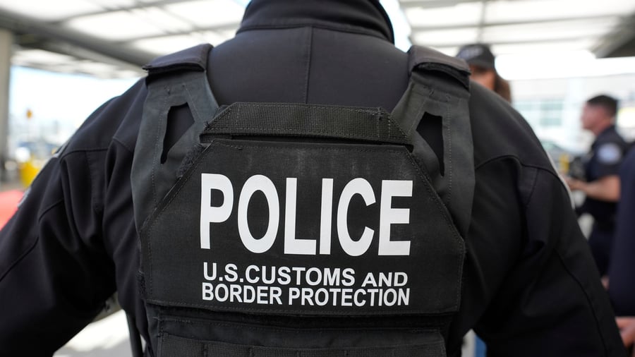 New rules: US restricts residence time for students and media
