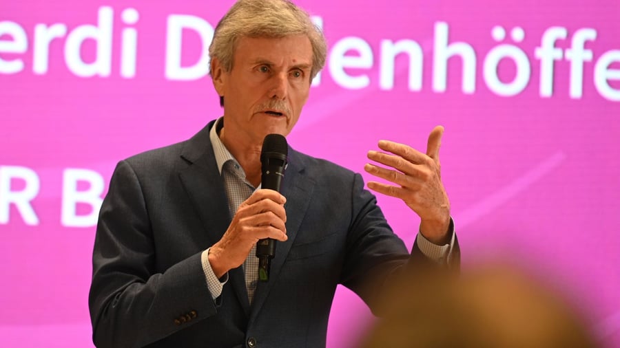 The head of the Center Automotive Research suggests temporarily suspending collective bargaining autonomy to reduce production costs