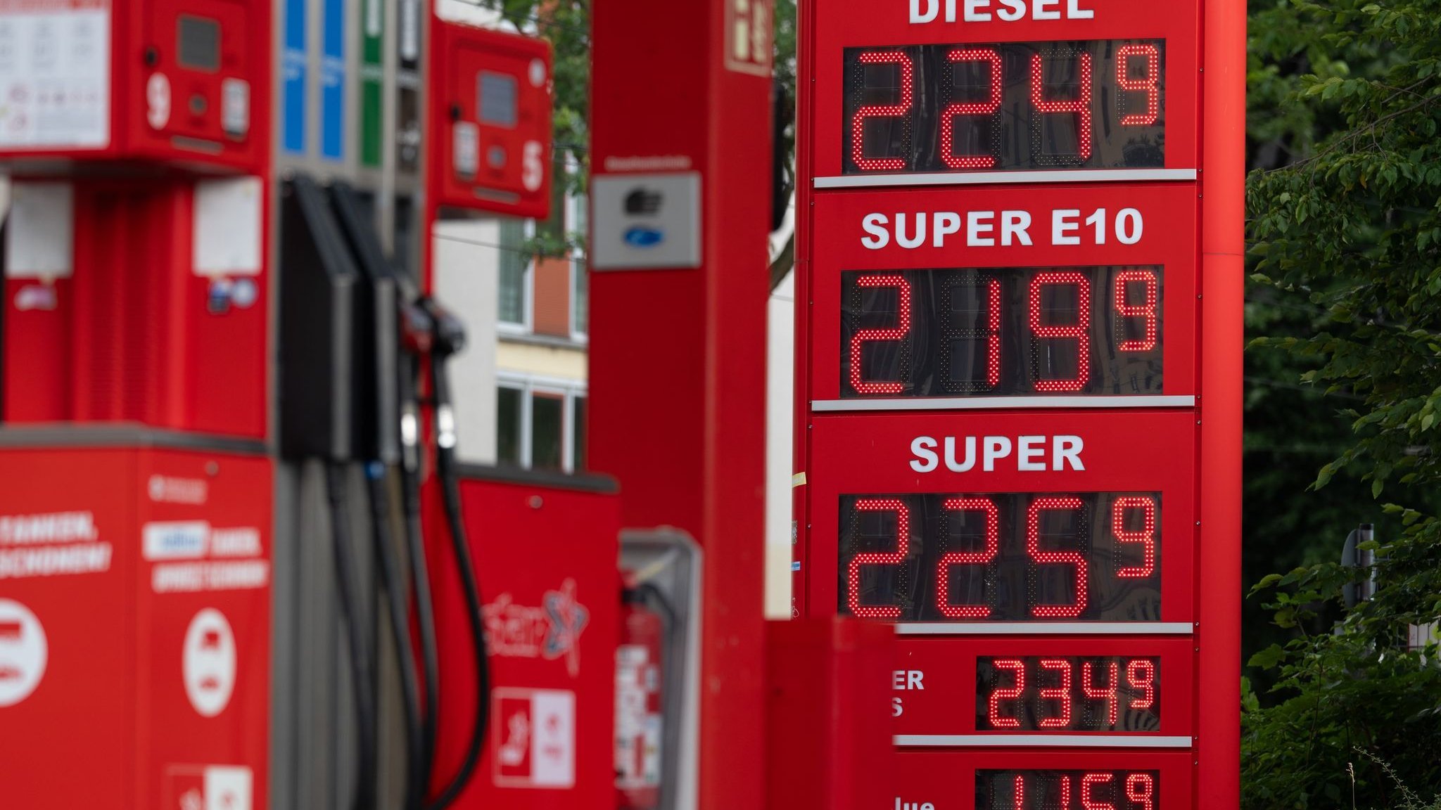 Coût du carburant: les prix du carburant se stabilisent à un niveau élevé