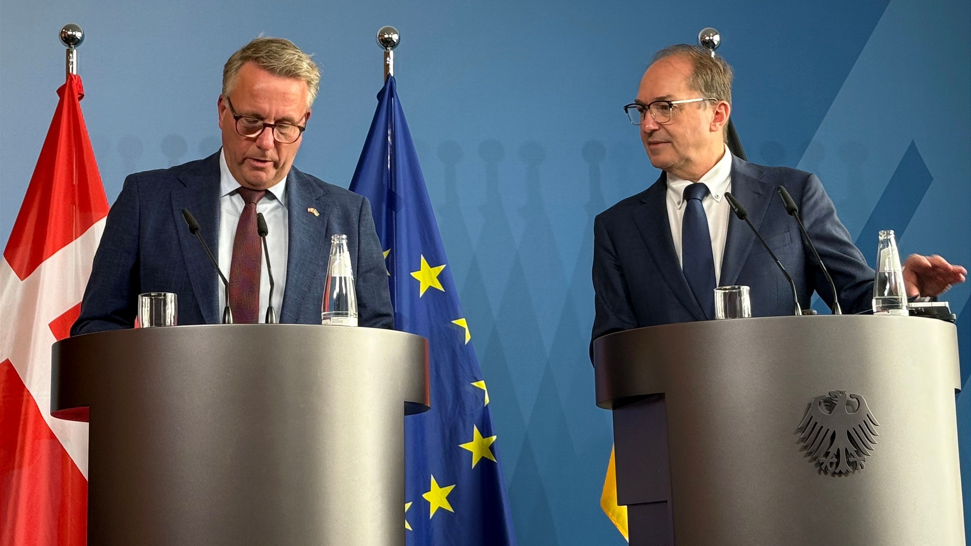 Migration policy: Germany and Denmark maintain border controls