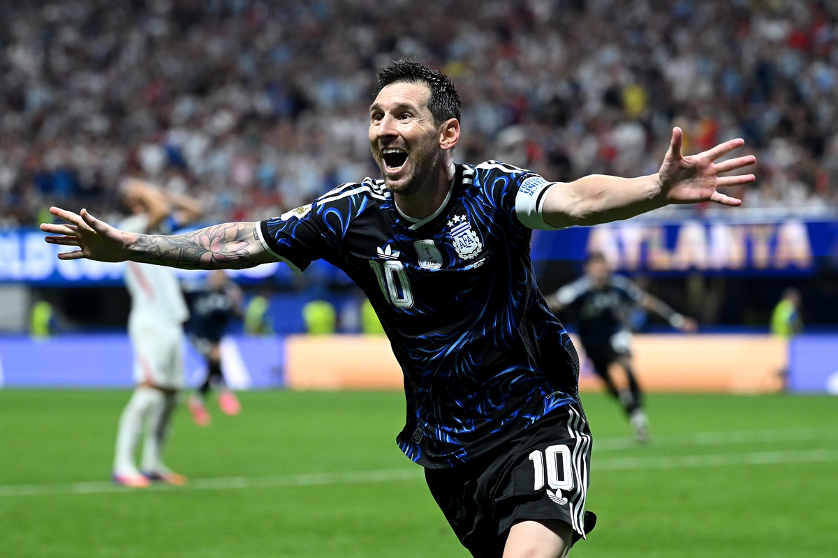 Carolina Dieckmann discusses racism after rooting for Argentina in the Cup