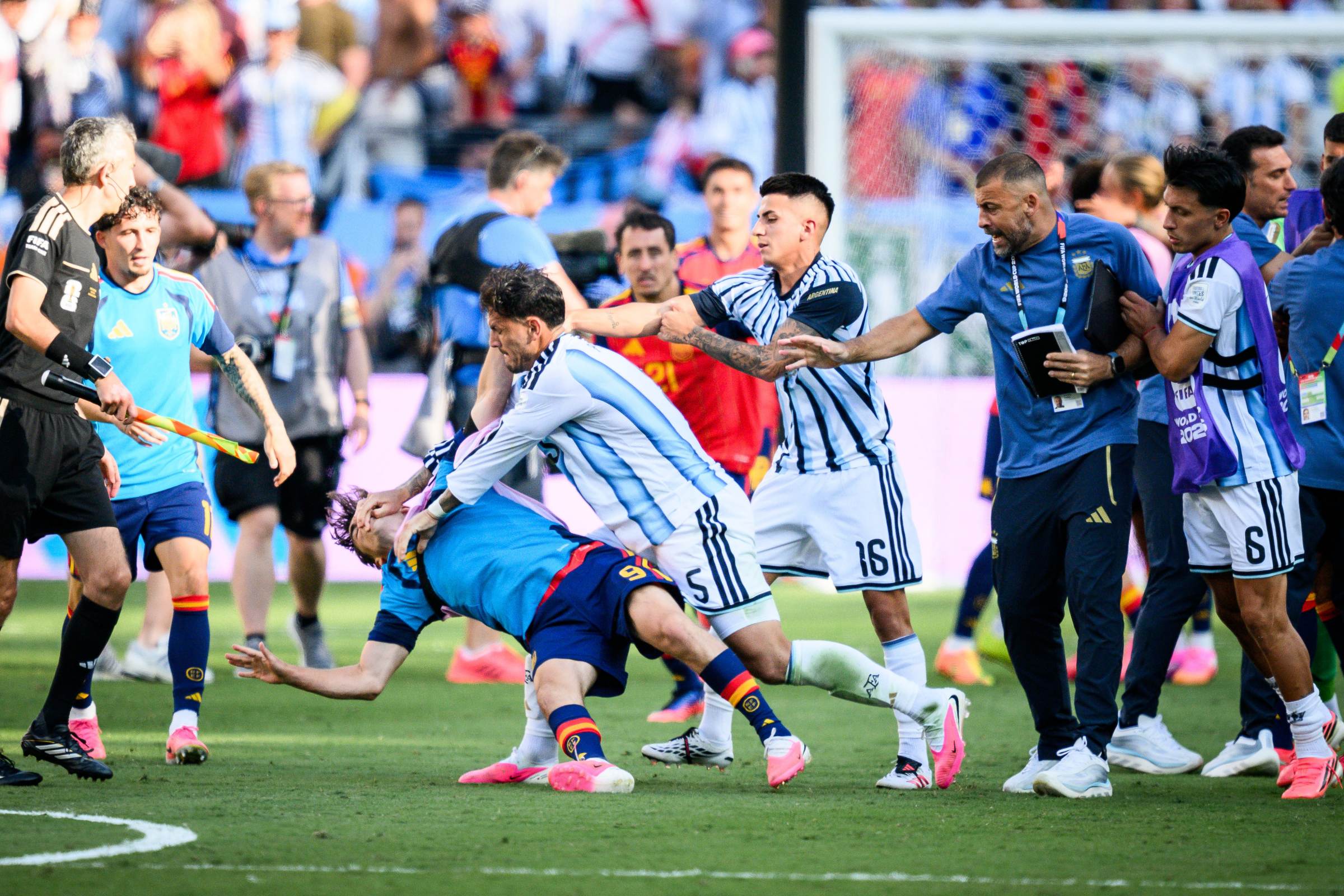 World Cup: with Walls suspended for 10 games, Fifa announces sanctions