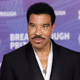 Lionel Richie leaves stage, ends first concert in new tour mid-performance