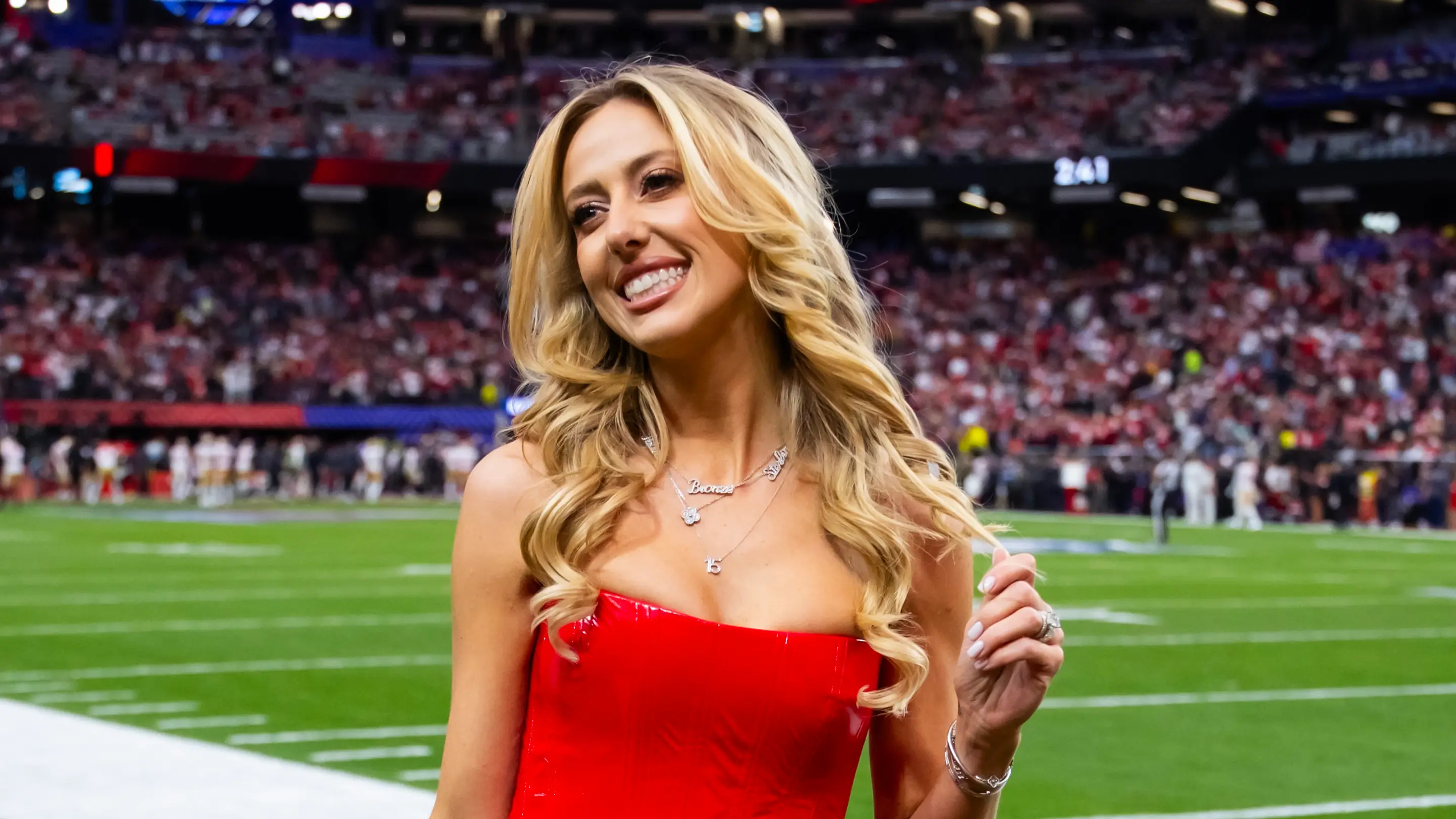 Matthew Stafford’s wife Kelly weighs in on Brittany Mahomes’ physique after workout photo