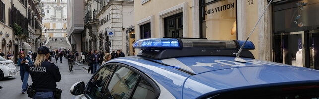 Rome, 25-year-old stabbed after a fight for a boy: arrested a 19-year-old