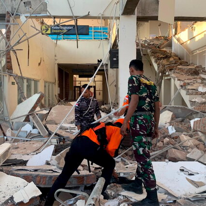Dos terremotos violentos en Indonesia, al menos 47 muertos