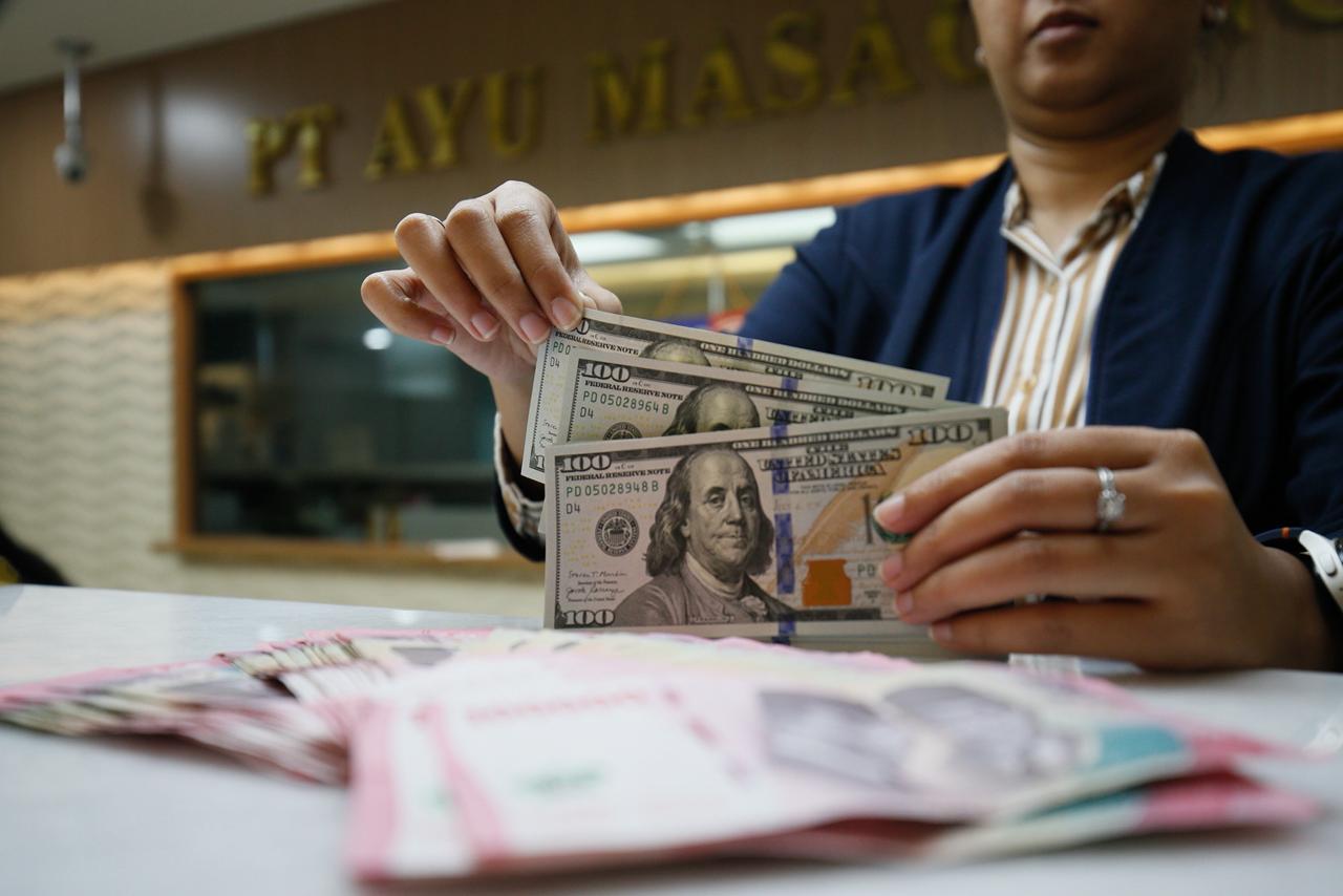 Rupiah weakened to Rp18,115 per US dollar on Tuesday morning
