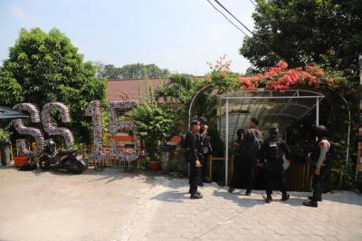 Wife and child of SDN Srengseng Sawah 15 attacker evacuated by family