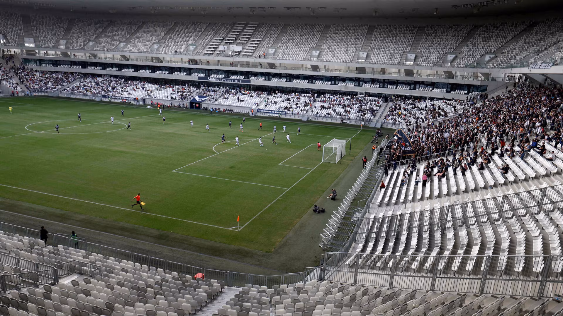 Up to the 6th league - France's former champion Bordeaux crashes further
