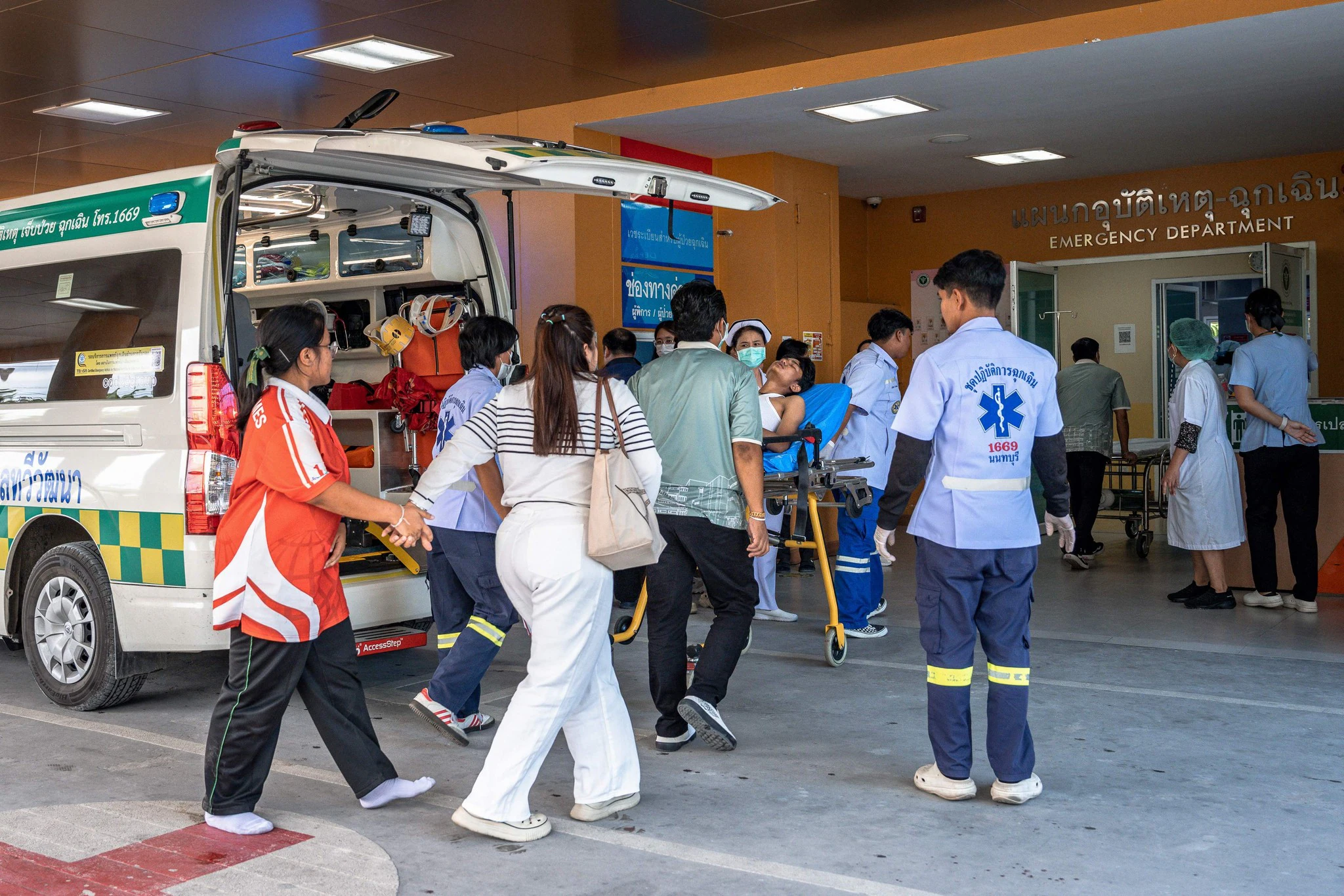 Ataque antes de clase - Zapatos en la escuela en Tailandia: Múltiples muertes