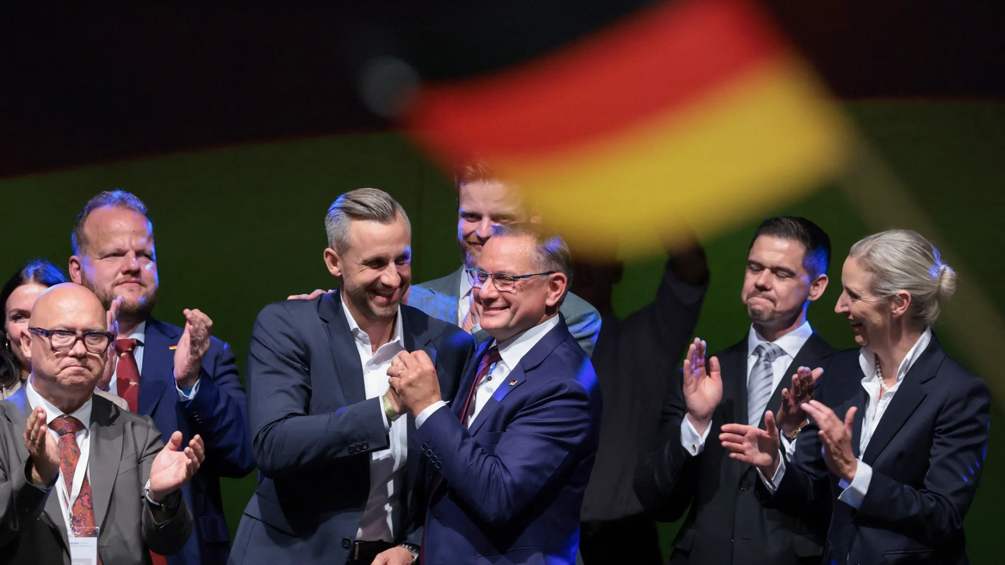 Victoire de l'AfD en Saxe-Anhalt : en France, la gauche et le centre expriment leurs inquiétudes, le RN garde le silence