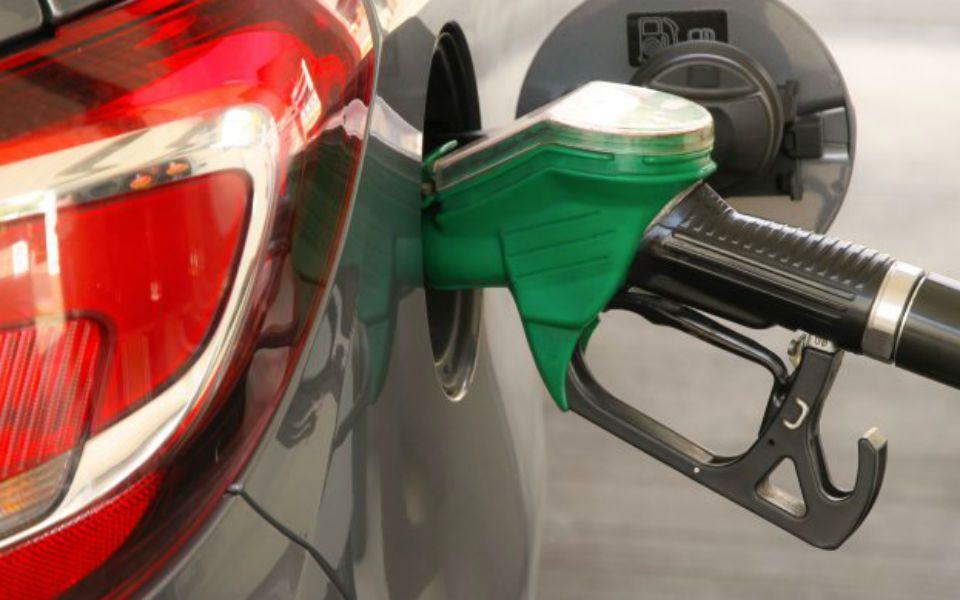 Precio eficiente sube a 2,021 euros en gasolina y 2,115 euros en gasóleo, dice ERSE